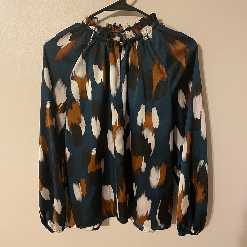 Ann Taylor blouse size medium.